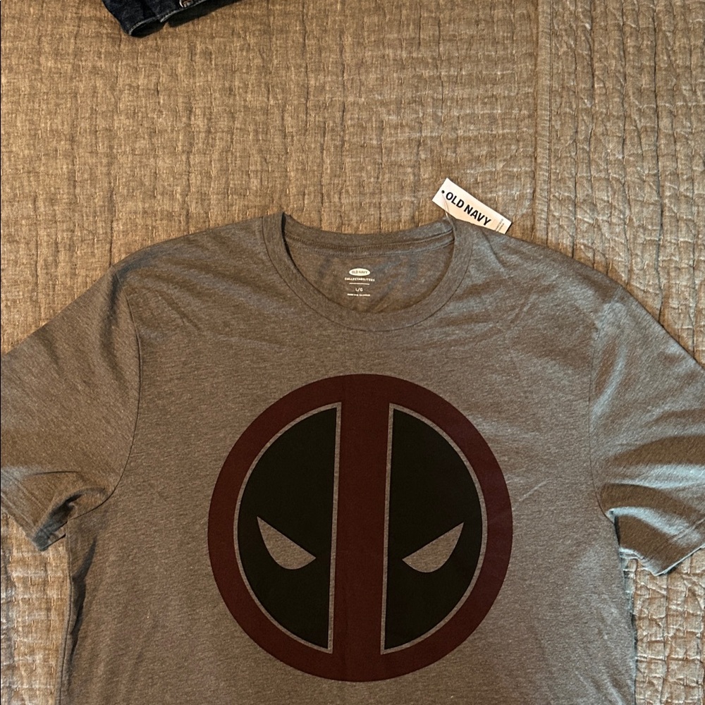 Old Navy Charcoal Graphic Tee for Men